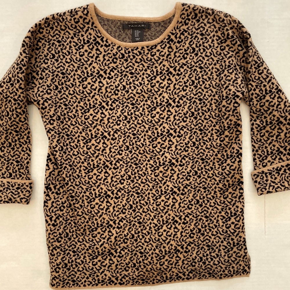 Tahari Leopard Print Knit Sweater size XS EUC - Picture 3 of 9